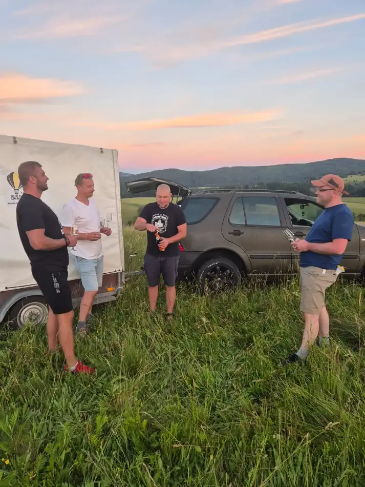 Lot balonem pod Śnieżnikiem — kadr 5